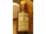 Cyjanek, nembutal, mefedron, tramadol i inne chemikalia na s...